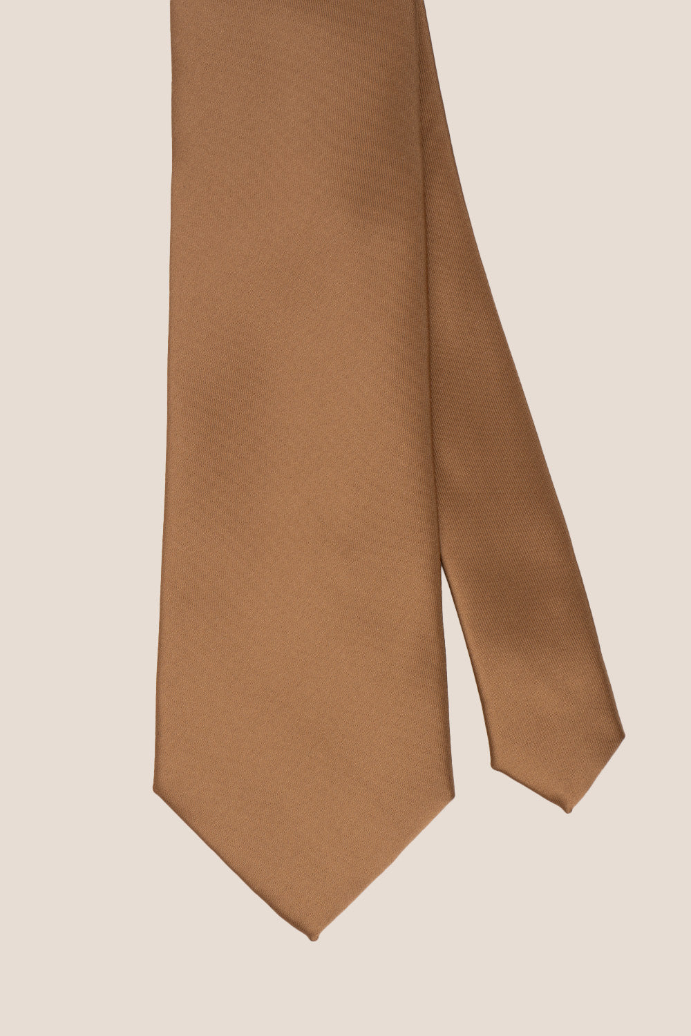 SLEEK CHAMPAGNE TIE FROM OSWIN HYDE